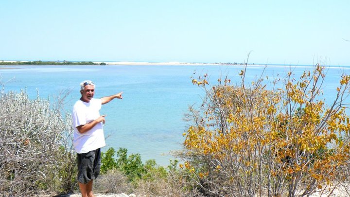 Au loin une presqu'ile.