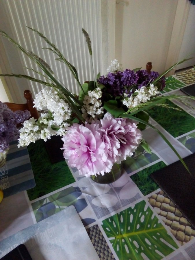 Bouquet de fleurs, lilas ,pivoine ,graminées.