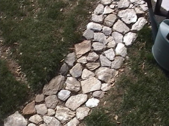 Déatail du sentier en lauze