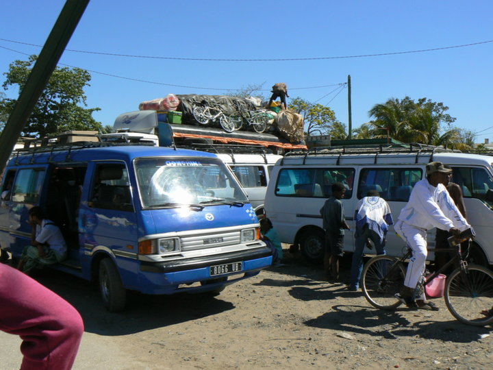 Gare routière de taxis brousse.