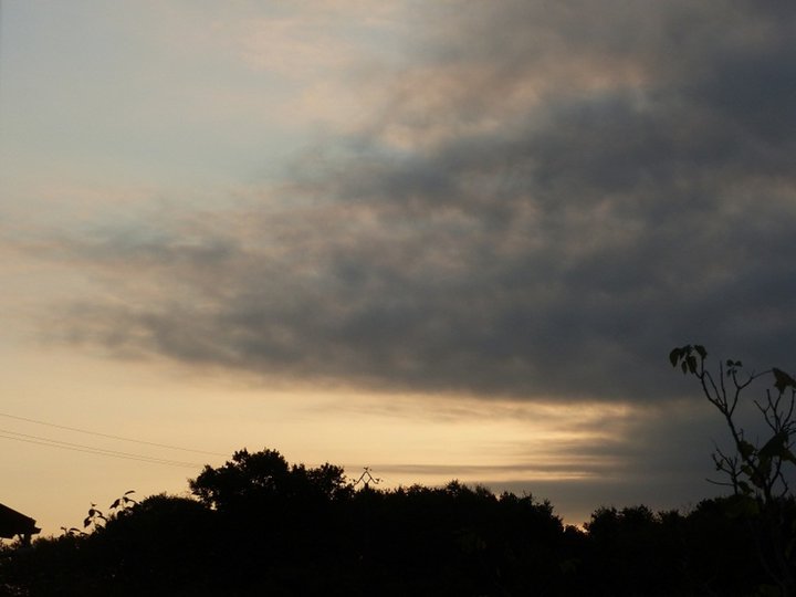 Nuages noirs.