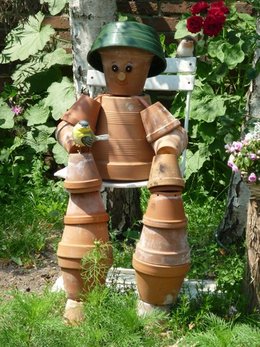 Un bonhomme en pot de fleur