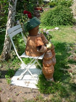 Un bonhomme en pot de fleur