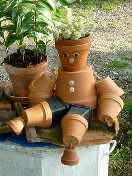 Un bonhomme en pot de fleur