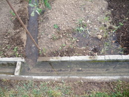 Faire une bordure en béton dans le potager