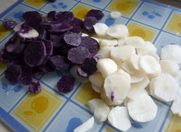 Chips de topinambours et de Vitelotte