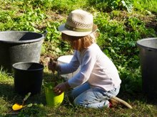 Activité famille : Les mains dans la terre