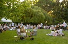 Apéro Jazz – White party aux Jardins des Martels (81)