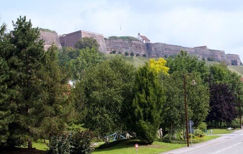 Les monumentaux remparts de la Citadelle                                                                                                                   