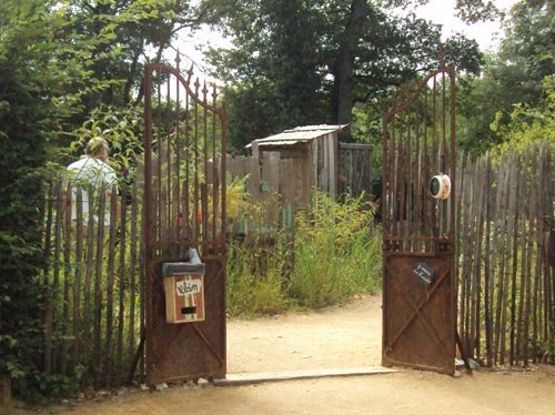 Entrée dans le jardin du vilain petit jardin